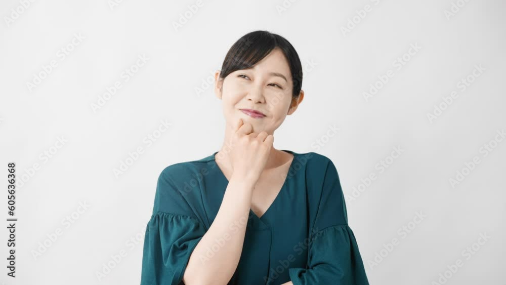 考える若い女性 ビジネスイメージ
考える若い女性 ビジネスイメージ
