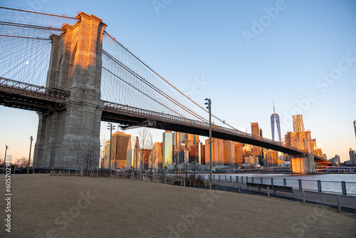 Fototapeta Naklejka Na Ścianę i Meble -  Brooklyn Bridge at sunrise view from Bridge park in Dumbo