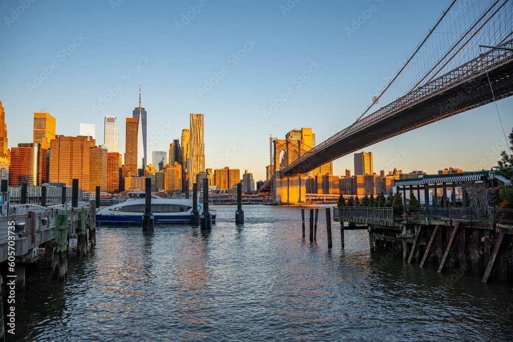 Fototapeta premium Water taxi docked ant Brooklyn Bridge Park