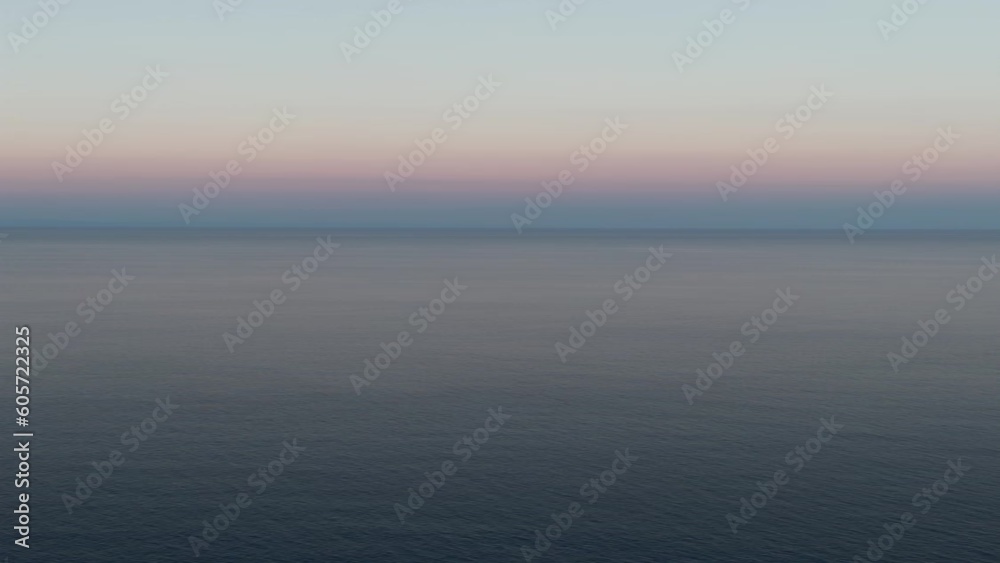 mare calmo al tramonto con drone mare calmo al tramonto con drone