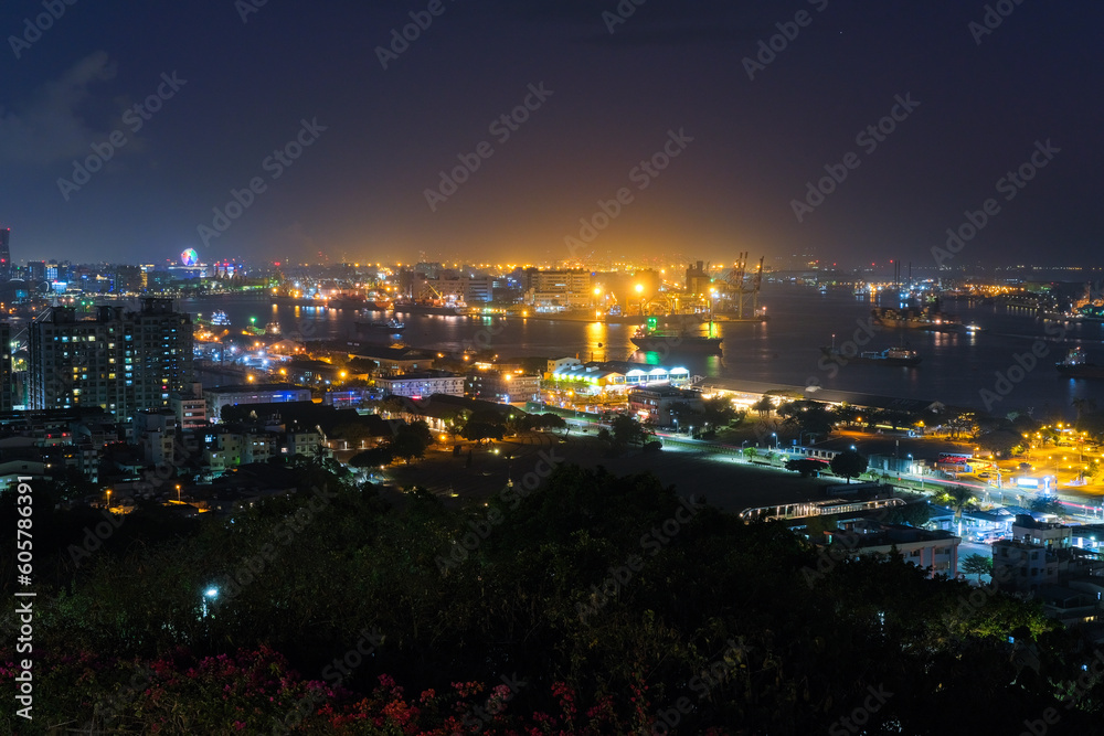 台湾 高雄市、寿山情人観景台から見る高雄港の夜景