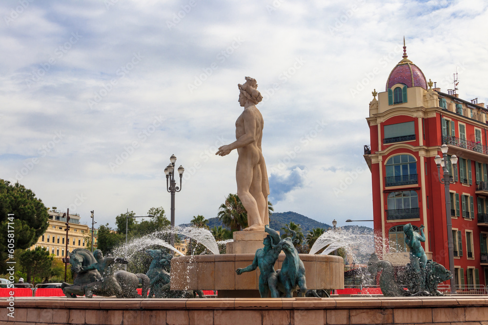 Fototapeta premium Famous Fontaine du Soleil (Fountain of the Sun) in Place Massena in Nice, France