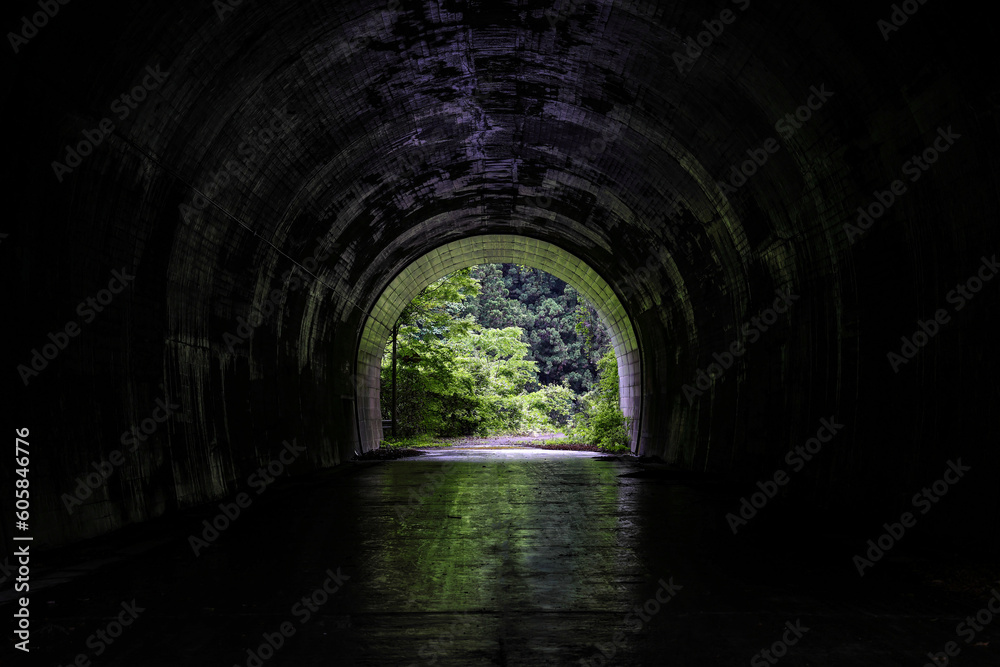 古いトンネル