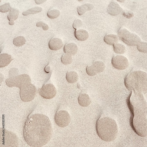 sand on the beach (ID: 605859191)