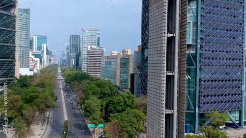 Vista aérea de avenida y edificios en Ciudad de México, Avenida Paseo de la Reforma photo