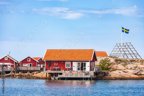 Fotobehang Cottages by the sea in the Swedish archipelago
