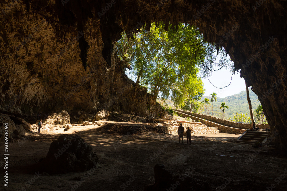 Obraz premium Hobbit Cave or Liang Bua cave, or rats cave, on the island of Flores, West Nusa Tenggara, Indonesia
