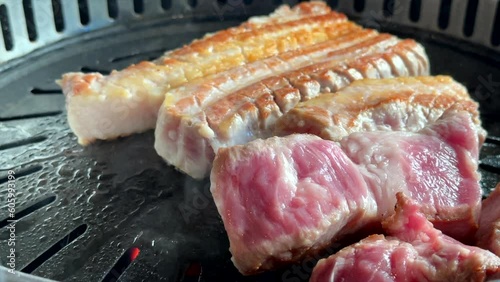 한국의 유명한 돼지고기 바베큐, 삼겹살, 목살 photo