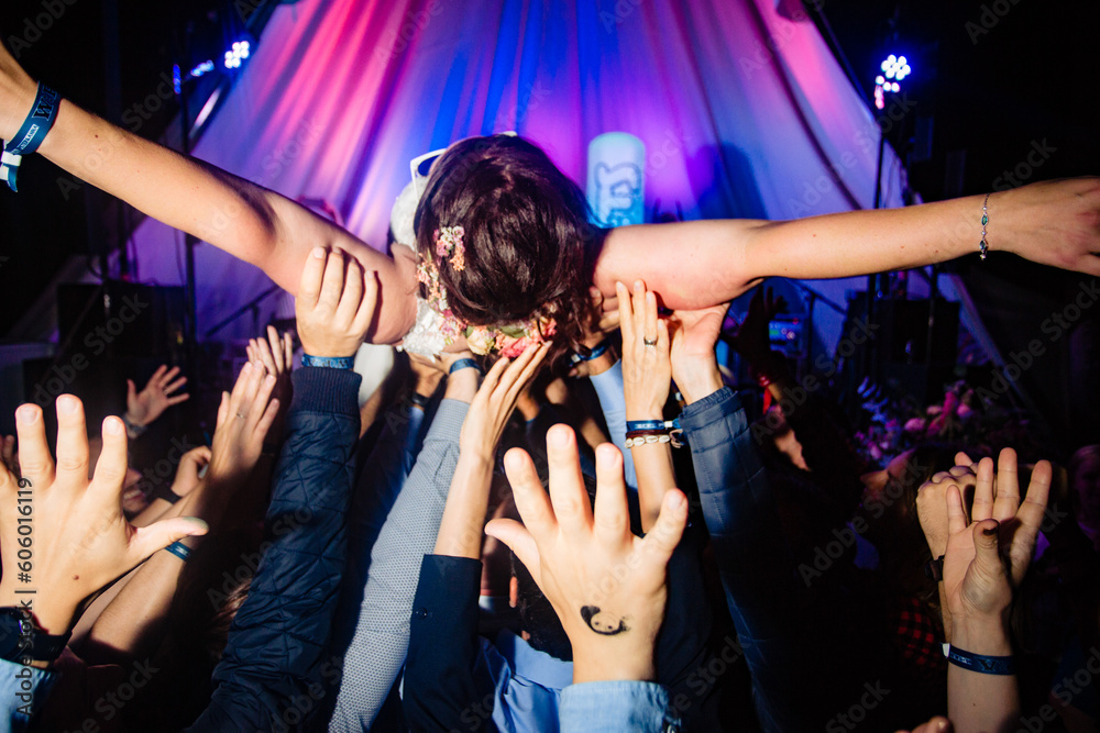 Naklejka premium Sommer, Sonne, Festival: Die besten Events für Musikliebhaber