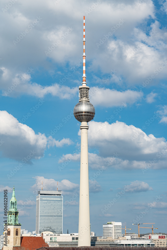 Naklejka premium Fernsehturm in Ostberlin