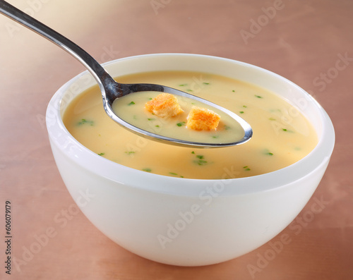 Spargelsuppe mit Loeffel photo