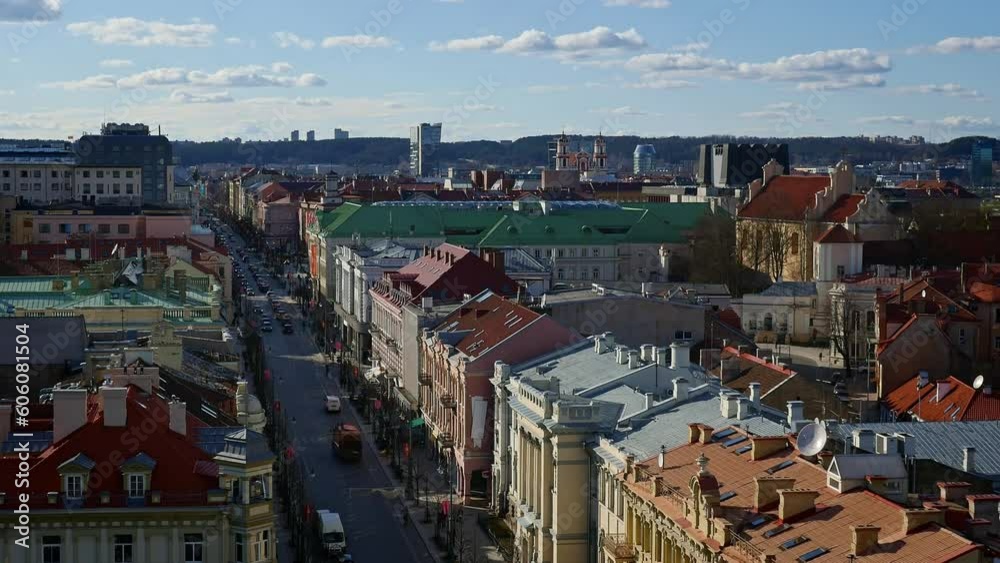 Timelapse sur la cathedrale de Vilnius, en face de la rue Gedimino - Lituanie (Lietuva)