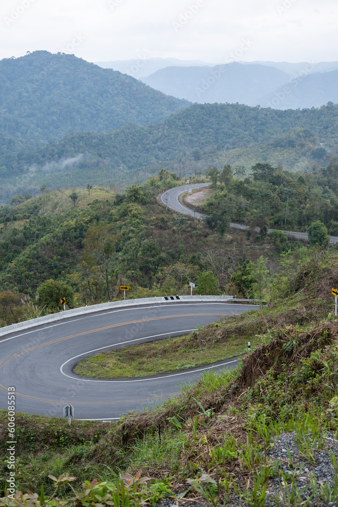 Fototapeta premium winding road in the mountains