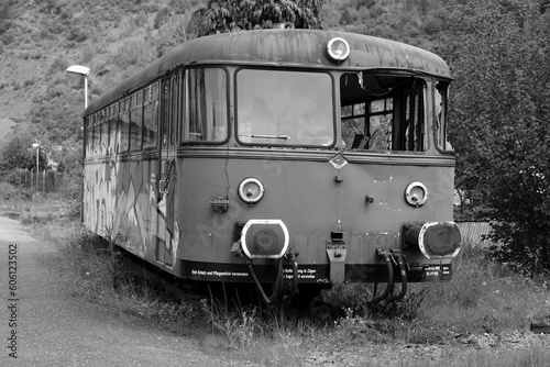 Ausrangierter Schienenbus Triebwagen auf dem Abstellgleis am Bahnhof in Traben-Trarbach an der Mosel im Kreis Bernkastel-Wittlich in Rheinland-Pfalz in Deutschland in neorealistischem Schwarzweiß photo