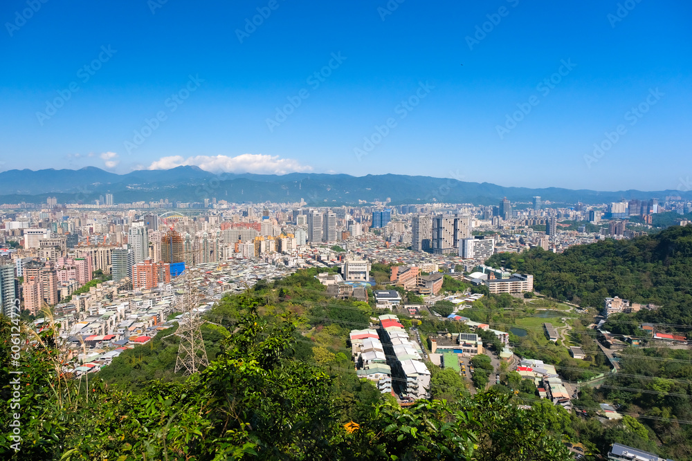台湾 台北市 象山、登山道（超然亭近く）から見る台北の街並み