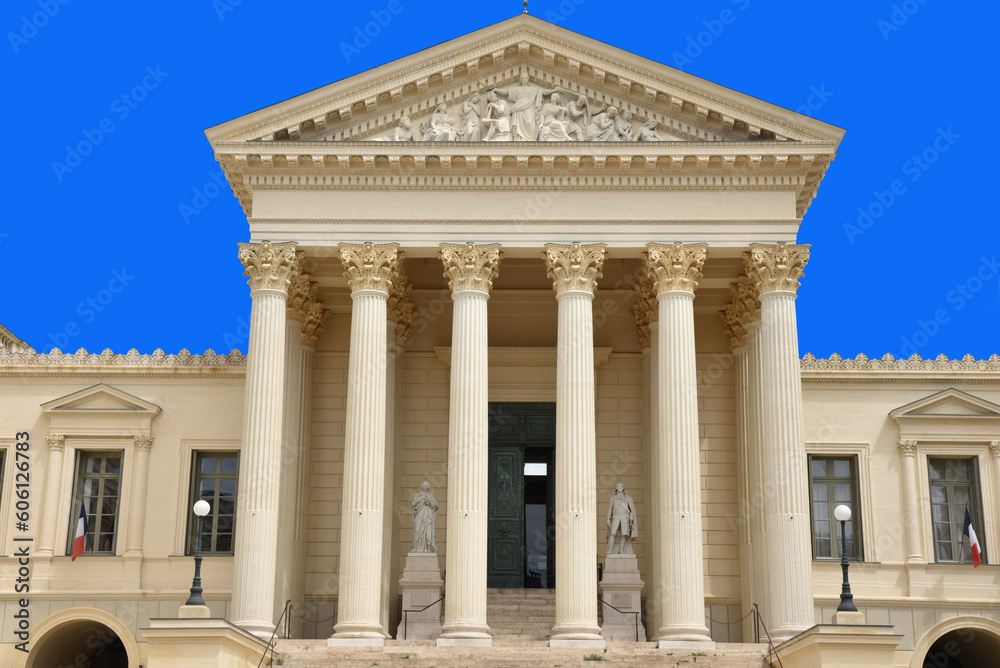 Colonnade du palais de justice de Montpellier. France