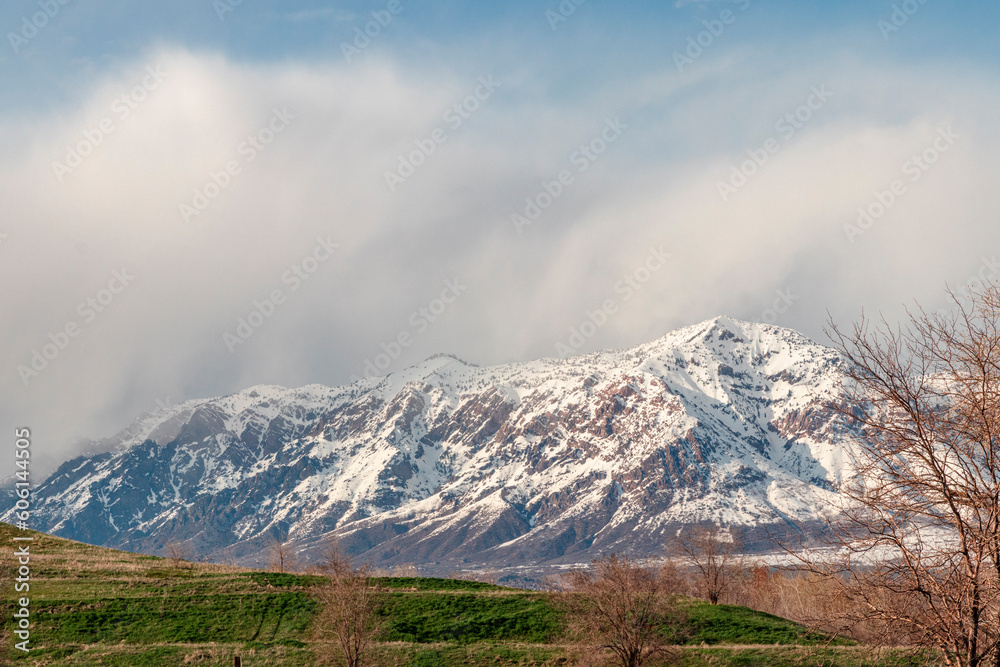 Obraz premium Snow covered mountains in Utah.