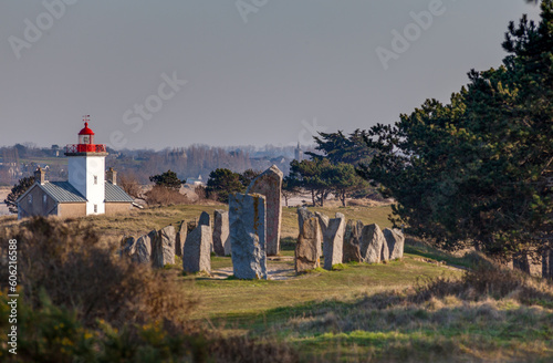 monument en hommage au poète Fernand Lechanteur et le phare à la Pointe d'Agon