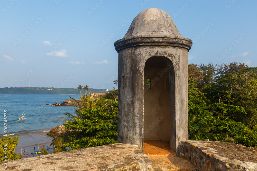 Obraz premium An old sentry box formerly belonging to the Dutch colony, Galle, Sri Lanka 