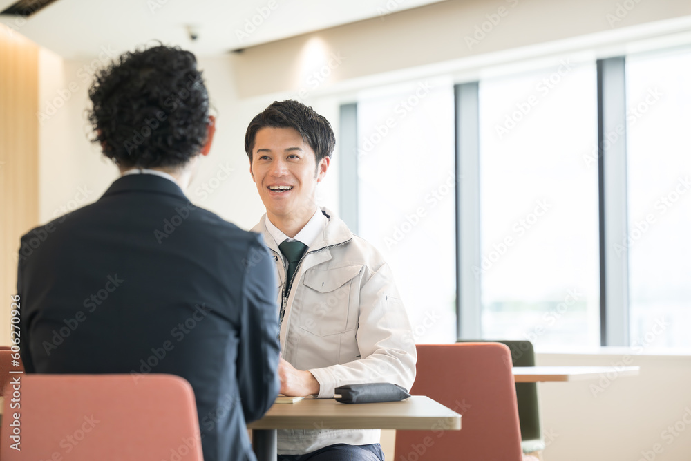 Businessmen in work clothes and business for business meetings and sales Businessmen in work clothes and business for business meetings and sales