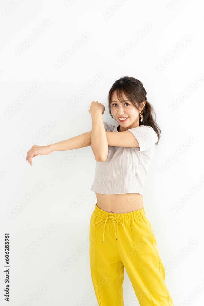 ストレッチをする女性 ストレッチをする女性
