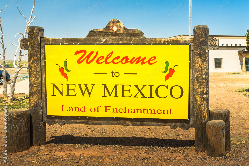 Welcome To New Mexico Sign At Glenrio Visitor Center Stock Photo welcome-to-new-mexico-sign-at-glenrio-visitor-center-stock-photo