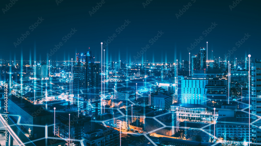 Naklejka premium Smart Network and Connection city of Pattaya Thailand at night