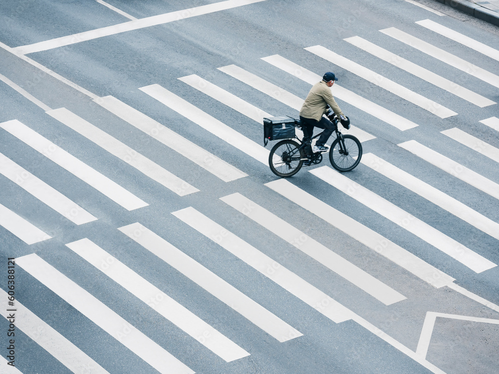 Φωτογραφία Man riding bicycle on street Crosswalk Sign City people lifestyle