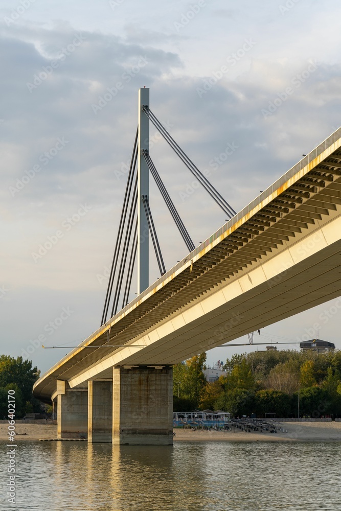 Fototapeta premium Low-angle closeup of Liberty bridge on a gloomy day with cloudy sky background