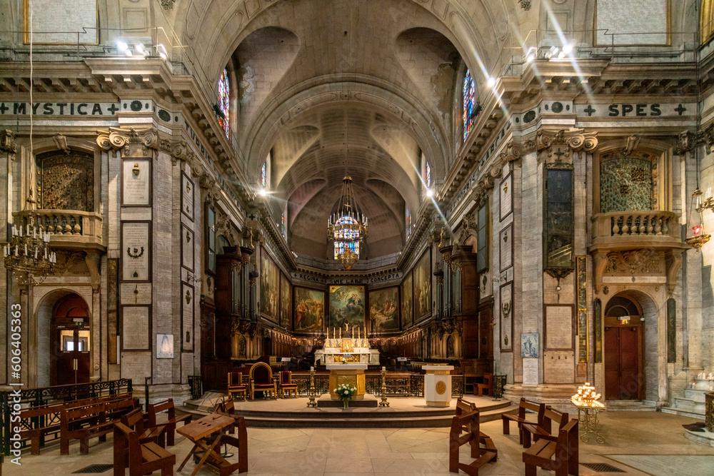 Naklejka premium Interior of Basilica of Notre-Dame des Victoires church, Paris, France