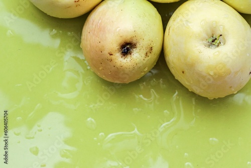 Fotografija Top view of green apples of pero bravo esmolfe species washed with fresh water o