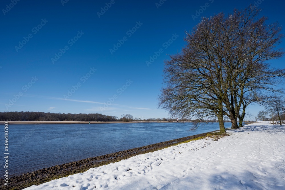 Obraz premium Weser Winterlandschaft
