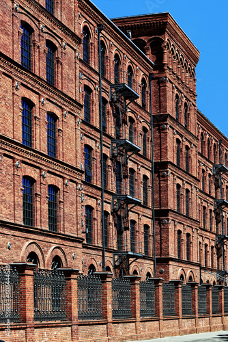 fasada fabryki Poznańskiego w Łodzi