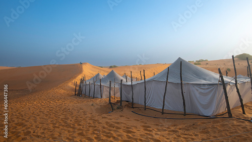 Campamento con jaimas, tiendas tipo mauritanas en el Desierto de Lompoul, cerca de Saint Louis , SENEGAL 