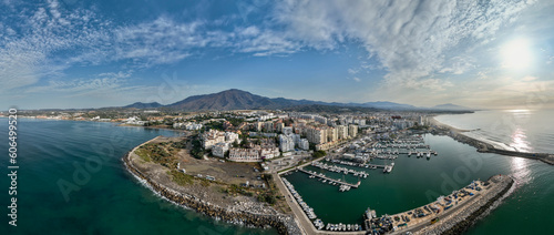 vista del puerto de Estepona en la costa del sol, Andalucía 