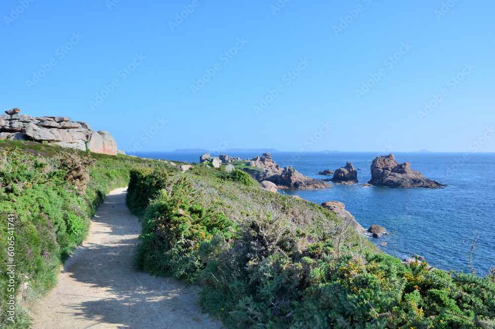 Obraz premium Paysage de la côte de granit rose en Bretagne - France