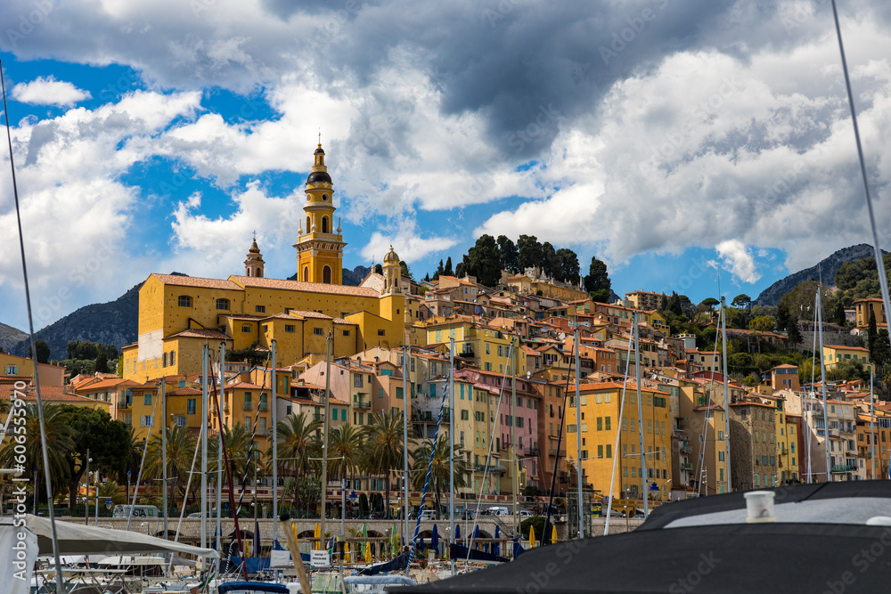 Φωτογραφία Vieille ville de Menton et sa Basilique Saint-Michel-Archange depuis le Vieux-Po