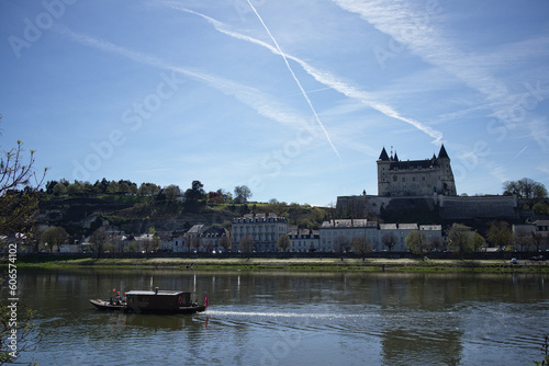 Vue de Saumur devant la Loire