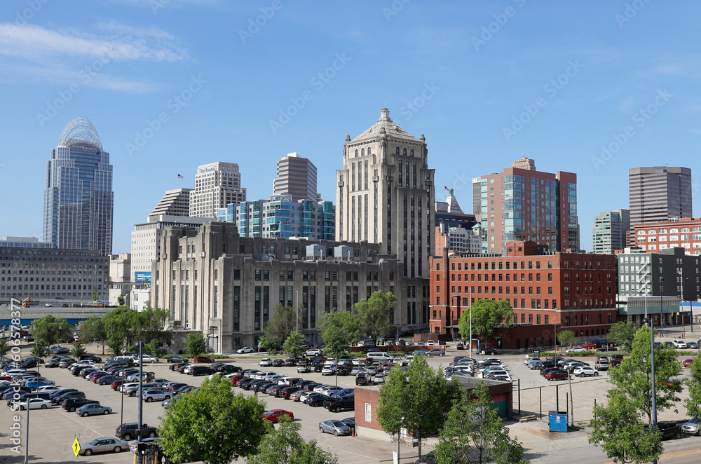 Wall Mural Cincinnati Downtown Skyline with the Hamilton County Courthouse.