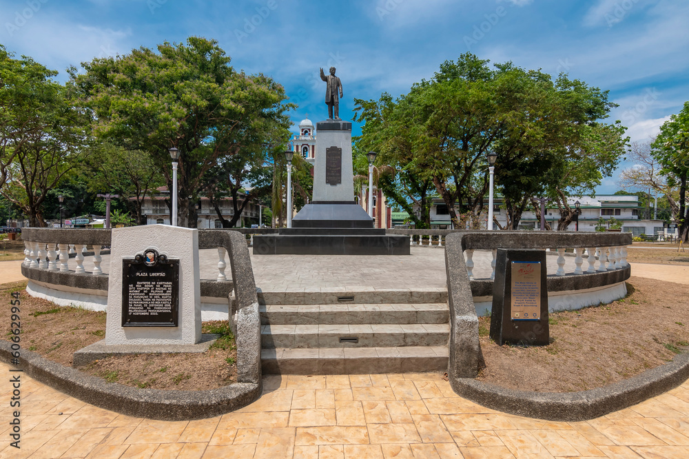 Φωτογραφία Iloilo City, Philippines - A statue of Jose Rizal found at the historic Plaza Libertad