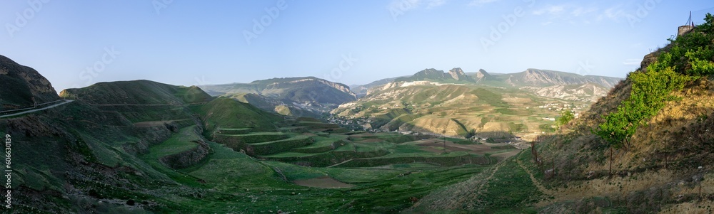 Vue panoramique des montagnes du Caucase du Nord dans la région d'Akoucha, république du Daguestan, Fédération de Russie
