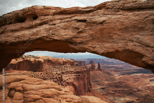 Εκτύπωση καμβά Looking through Mesa Arch in Canyonlands National Park