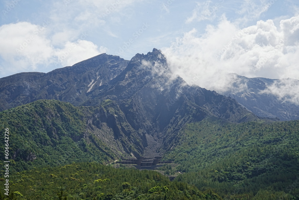 Fototapeta premium Peak of Sakurajima Volcano Mountain in Kagoshima, Japan - 日本 鹿児島 桜島 山頂