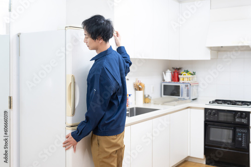 冷蔵庫をキッチンに設置する引越し業者