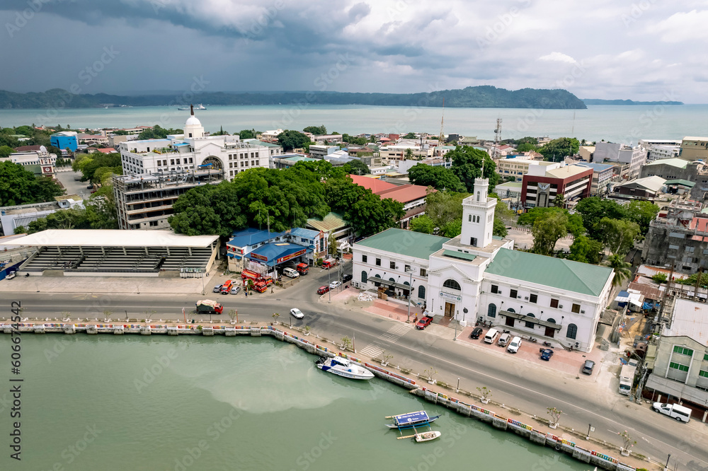Φωτογραφία Iloilo City, Philippines - Aerial of Aduana de Iloilo or Iloilo Customs House, and the nearby city hall