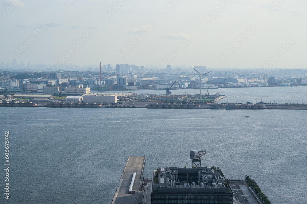 横浜みなとみらいの高所から、超望遠レンズで東京都心方面を撮影した風景　タイムラプス