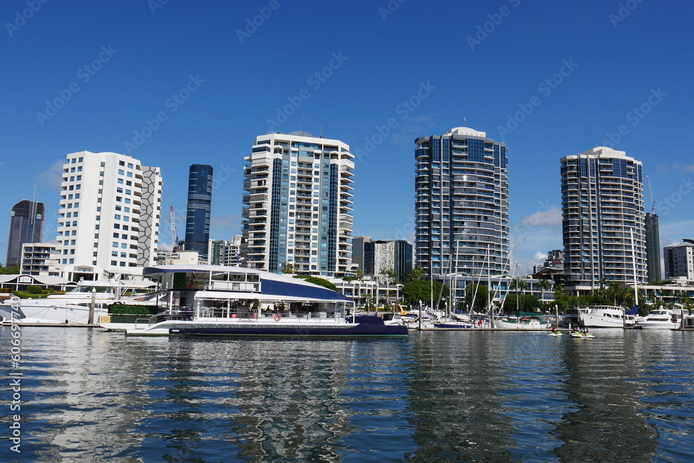 Hochhäuser am Fluss in Brisbane