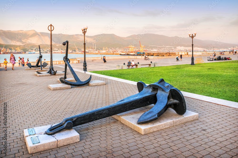Φωτογραφία Ancient cannons and anchor of Hall, Black Sea, port, Krasnodar region, Novorossi