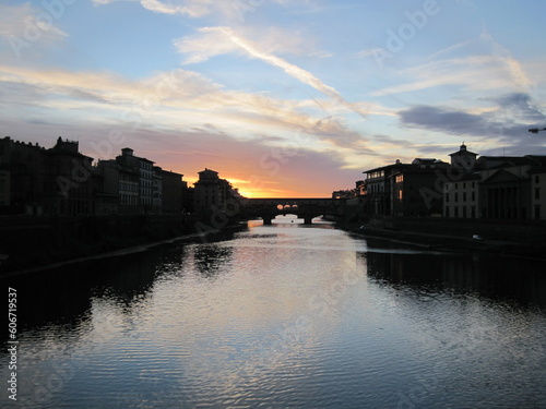 Photographie フィレンツェのヴェッキオ橋と夕焼け
