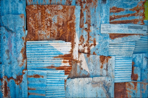 Flag of Somalia painted onto rusty corrugated iron sheets overlapping to form a wall or fence © Tonygers/Wirestock Creators